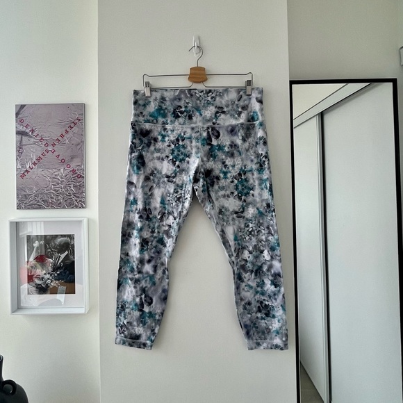 Lululemon Align Pant 25”
Kaleidofloral Multi - Picture 6 of 8